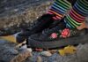 Czy sneakersy pasują do koszuli?