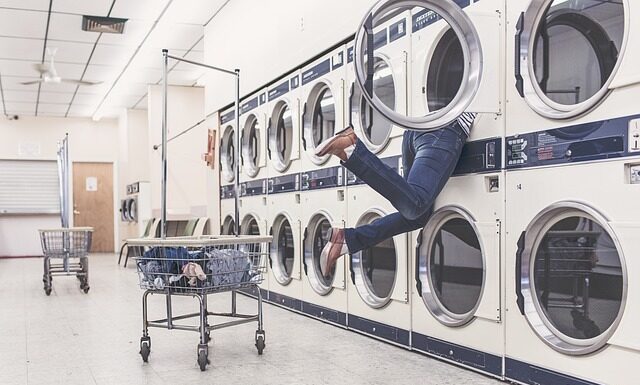 Jak suszyć pranie w mieszkaniu żeby nie śmierdziało?