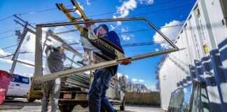 Bezpieczne przenoszenie gładkich elementów przy pomocy profesjonalnych przyssawek Bezpieczne przenoszenie gładkich elementów przy pomocy profesjonalnych przyssawek